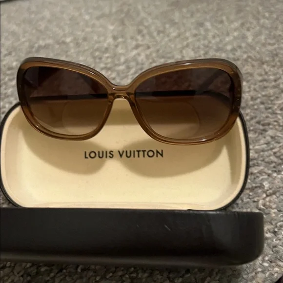 Authentic Louis Vuitton sunglasses - Picture 2 of 13